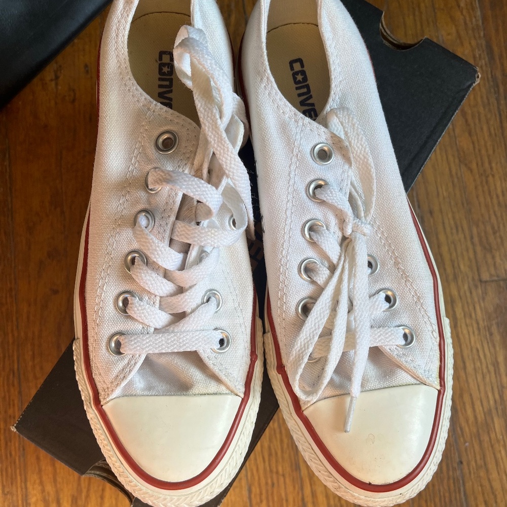 White converse chick Taylor all star- low top